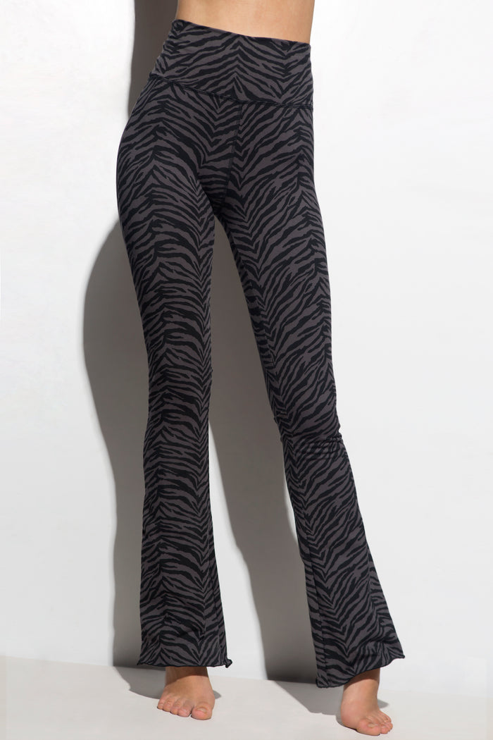 Black Zebra/Wave Print Embossed Leggings - Pokita