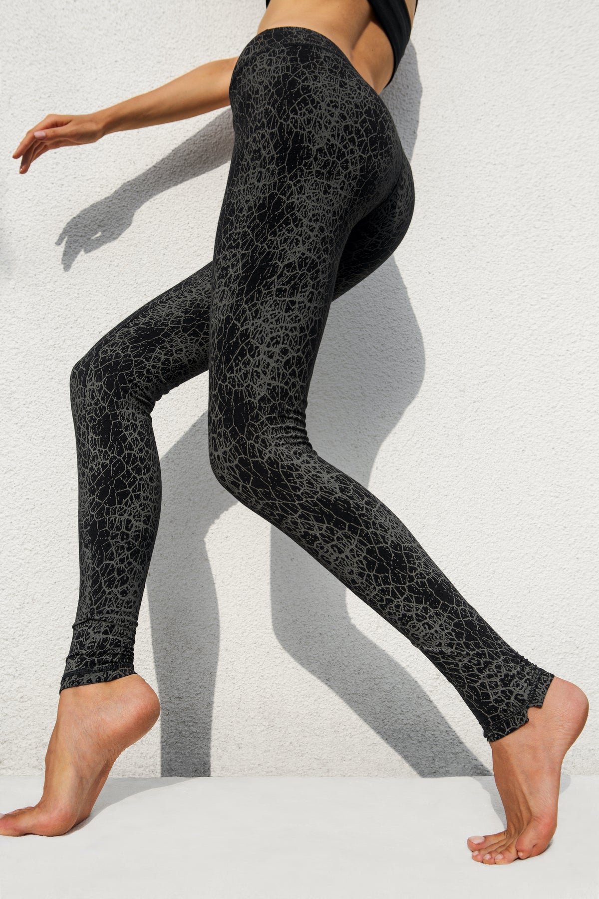 Funky Simplicity - Perfect for training, yoga and or for Halloween! 👻 🎃  🛍️ Cactus Leggings grey black 🖤    🛍️ Top 🖤