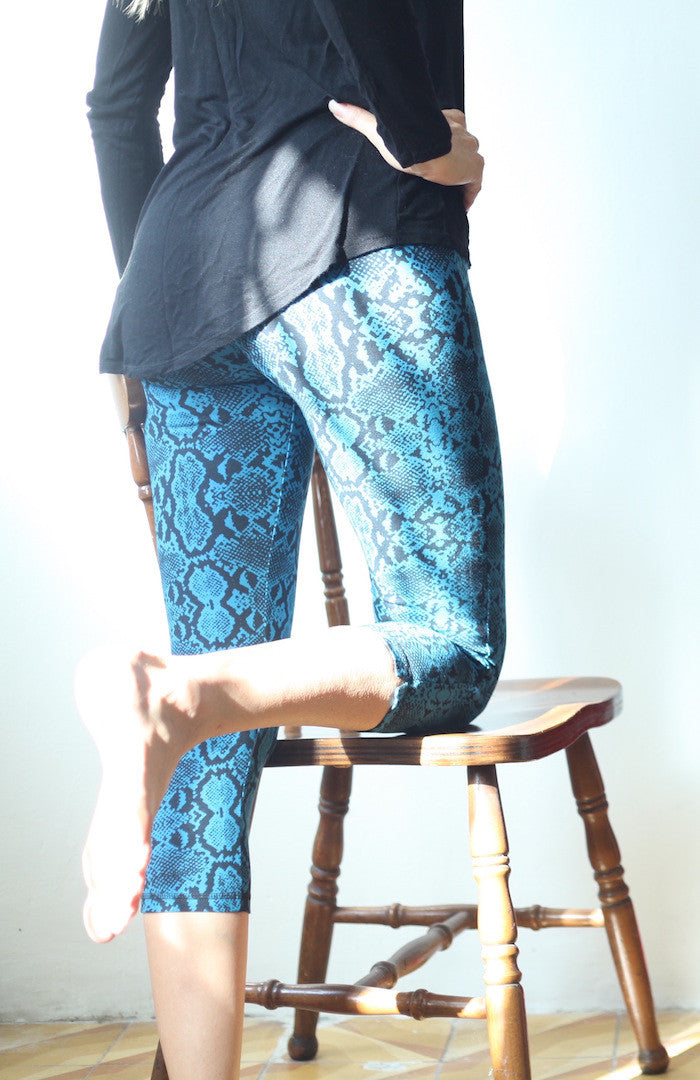 Capri Tights - Snake Turquoise Black - FUNKY SIMPLICITY